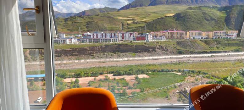 丁青云朵大酒店图片