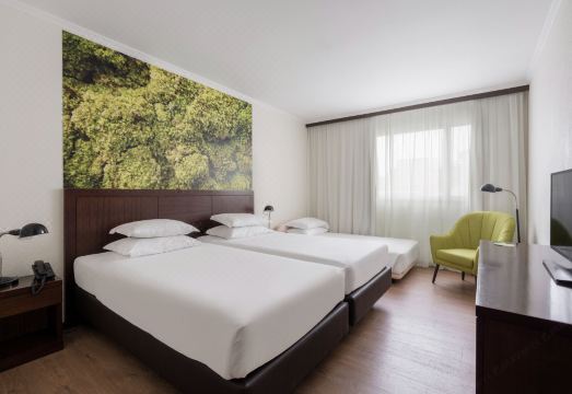 Neat Hotel Avenida Hotel Overview