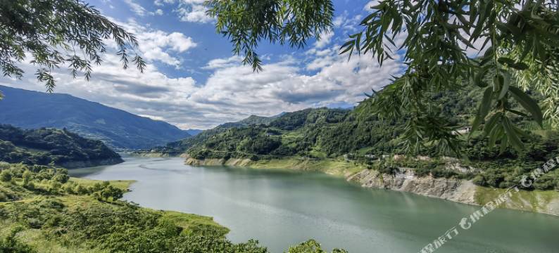 宝兴阿罗云湖客栈图片