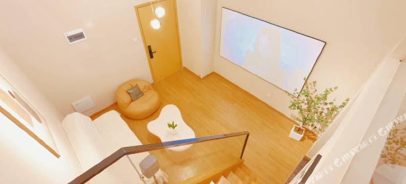 云上·美宿loft影音公寓(南昌西站礼庄山地铁站店)图片