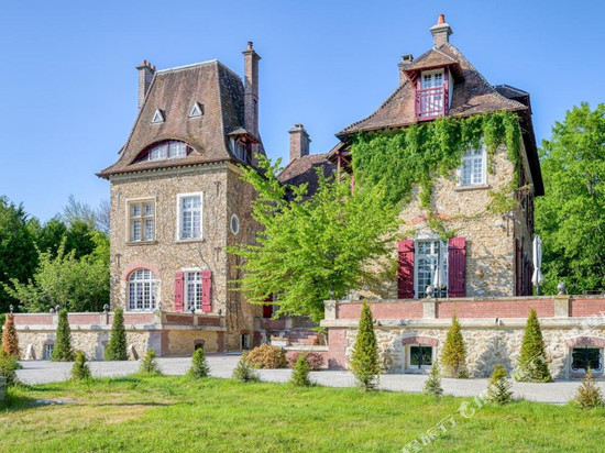 Le Petit Château de Barbizon au Bois du Mée