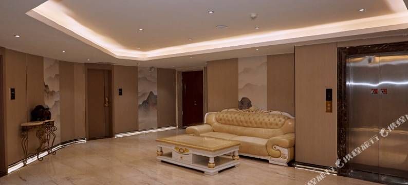 德令哈蓝天白云大酒店(德令哈市中心广场店)图片