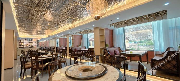 芒康朗庭假日酒店图片