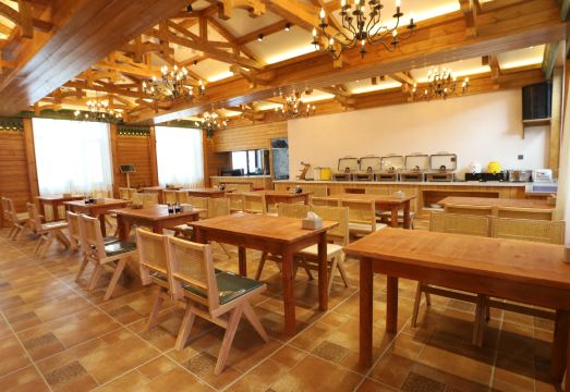 Jifeng International Hotel (Manzhouli Zhongsu Pedestrian Street) Hotel Overview