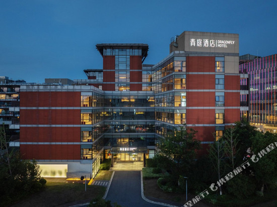 南京青庭酒店(仙林大学城金鹰湖滨天地店)