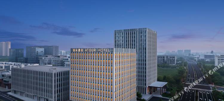 青岛红岛高新区华东路亚朵酒店图片