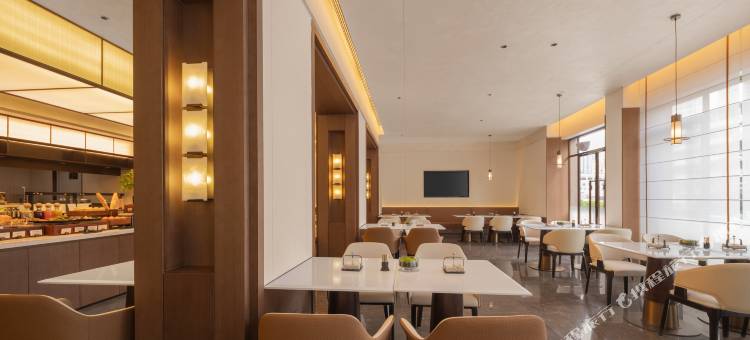 贵阳喷水池延安西路地铁站亚朵酒店图片