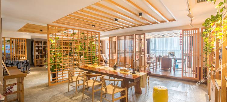 言庐·城市民宿酒店(贵阳花果园双子塔海豚广场店)图片
