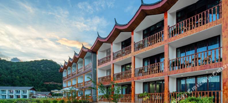 泸沽湖云湾湖景度假酒店图片