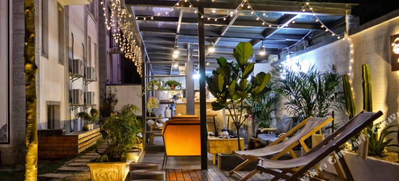 一蓝公社·茶空间花园美宿(大理古城大院里店)图片