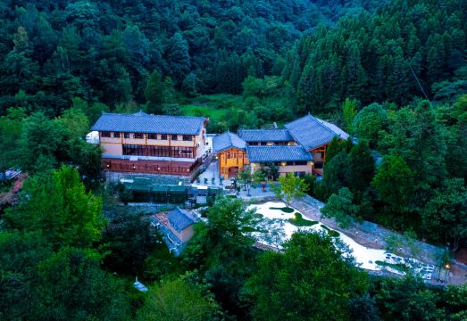 武当山曼珠庄园外景图