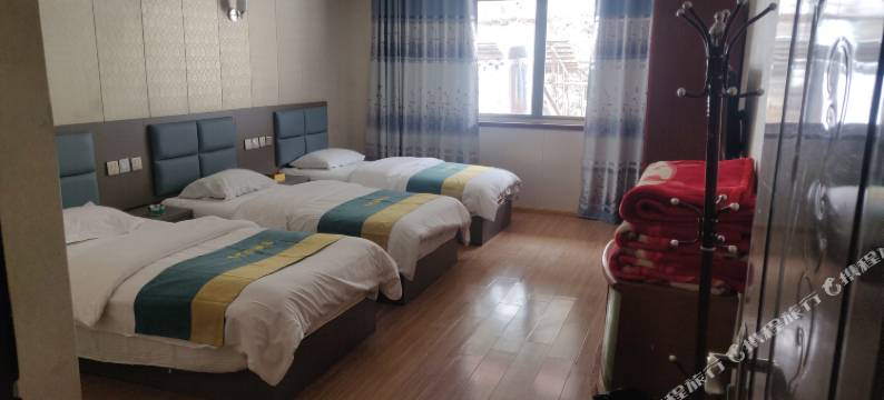 宝兴香巴拉藏寨宾馆图片