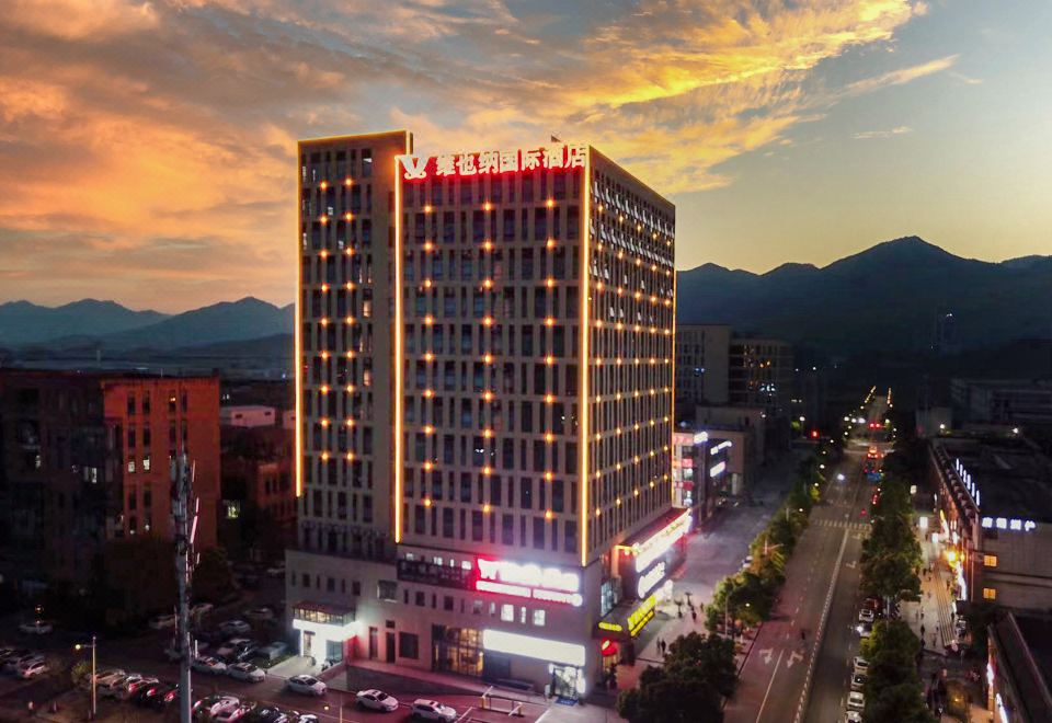 维也纳国际酒店(两江水土店)外景图