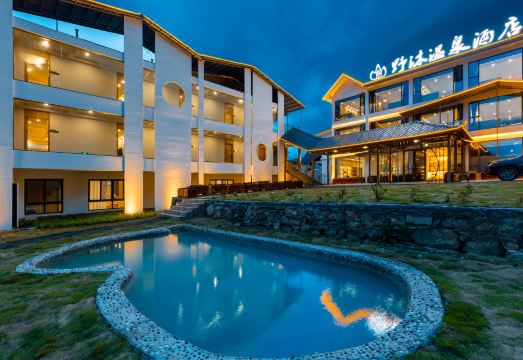 康定野沐温泉酒店外景图