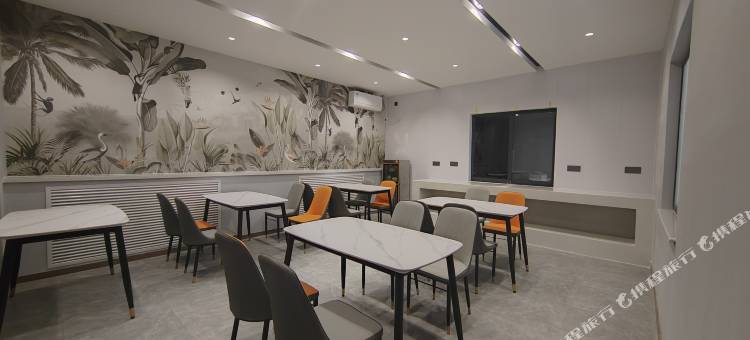 都市118连锁酒店(费县国际商贸城店)图片