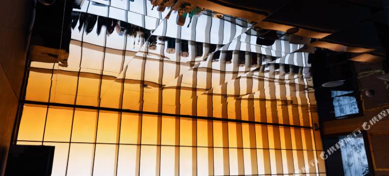 色达·草言殳舍酒店图片