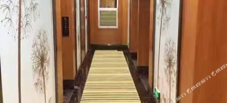 32主题酒店图片