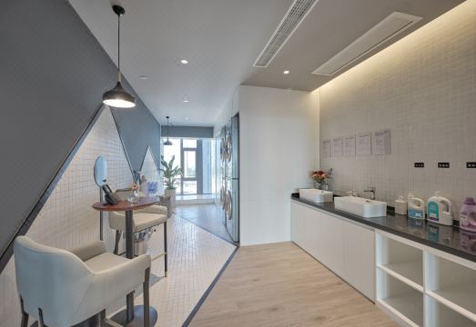 Atour Hotel (Taixing Government Gulou Xintiandi) Hotel Overview