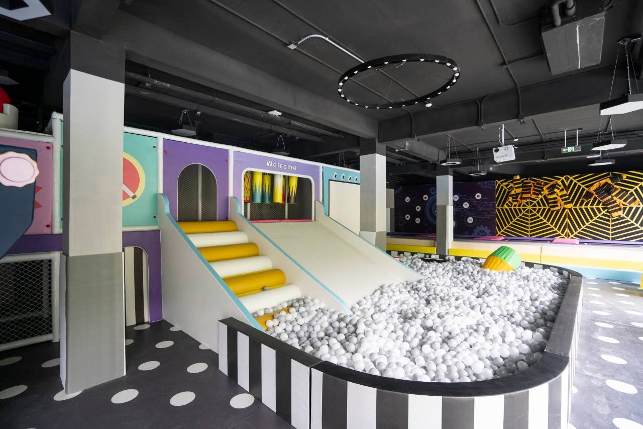 那云度假村悬崖上的天空之城图片