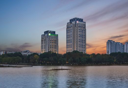 崑山花桥华邑酒店外景图