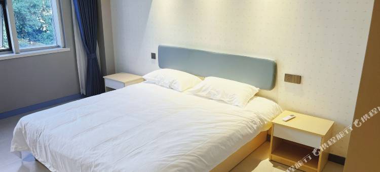 网鱼电竞酒店(南京竹山路地铁站店)图片