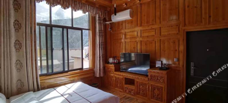 巴塘雄孔温泉民宿图片