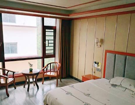 万群商务酒店(城步汽车北站店)