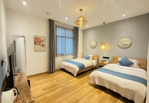 Yifangyan · Zen Luxury Homestay (Fenghuang Ancient Town Hongqiao) Hotel Overview