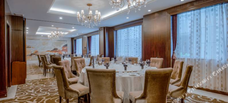 张家界国际大酒店(张家界吉首大学七十二奇楼店)图片