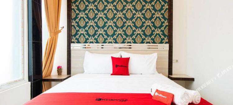 红多兹Plus酒店@棉兰卡塔姆索森特里姆(RedDoorz Plus @ Centrium Katamso Medan)图片