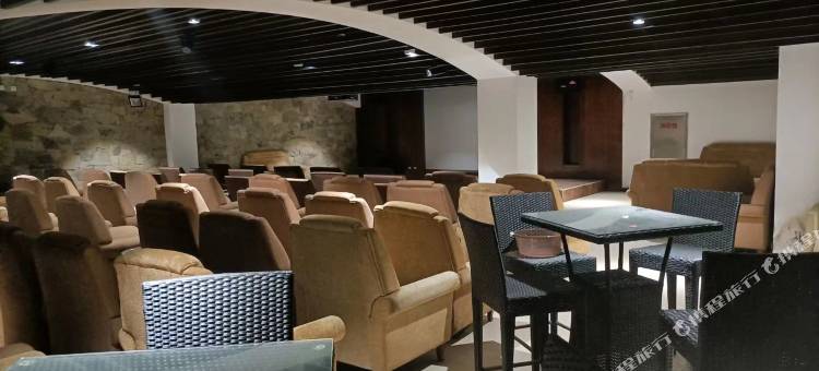 察尔湖度假酒店图片