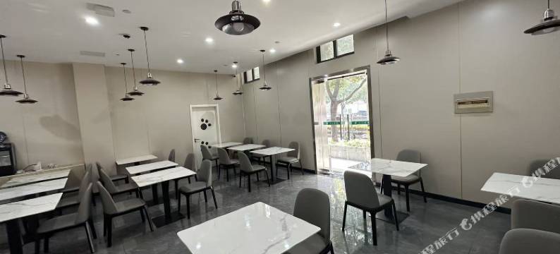 时逸云菲酒店(上海五角场长海医院店)图片
