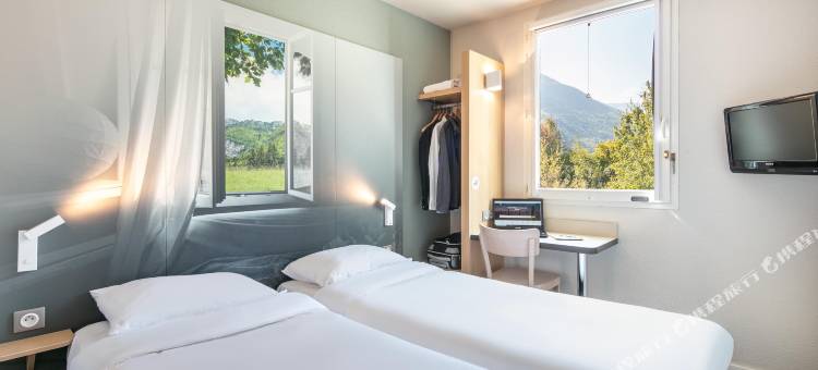 圣让德莫里安住宿加早餐酒店(B&B Hôtel Saint Jean de Maurienne)图片