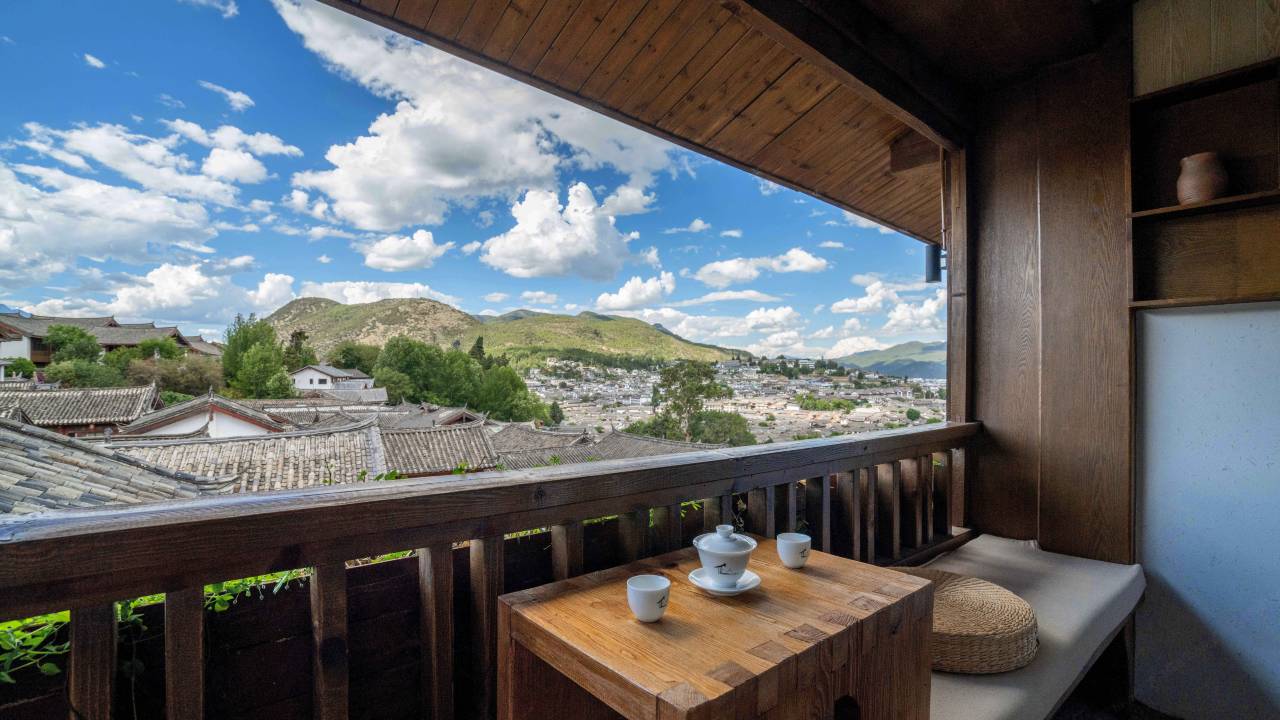 丽江古城·半山漫庭·日照金山雪山胜景观景度假民宿(四方街店)图片