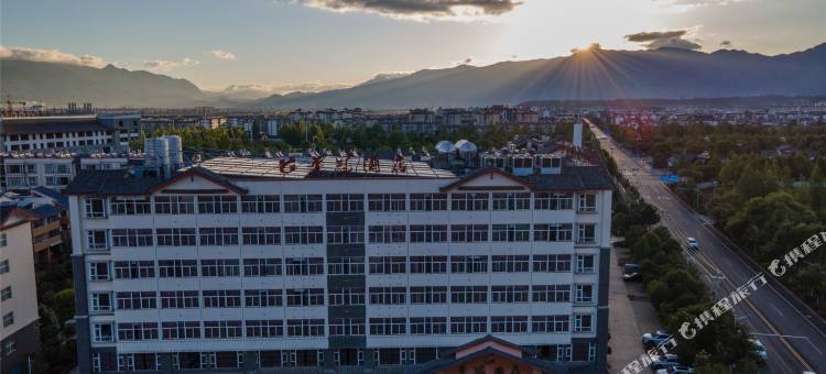 玉龙华冠酒店(丽江高铁站店)图片