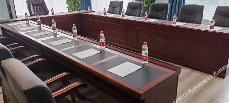 海西大柴旦守信凤之韵大酒店(翡翠步行街店)图片