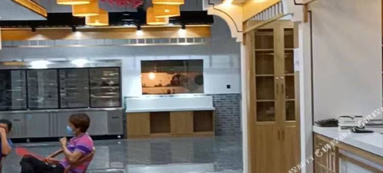 鸣鹿堂房车露营地图片