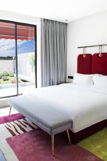 2公里由里尚雅智慧酒店(自贡理工学