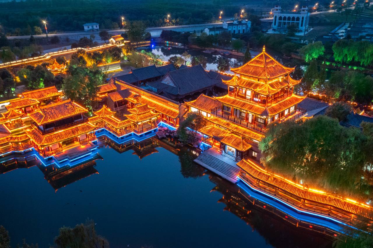 天空之镜·环岛湖景酒店(台儿庄古城风景区店)图片