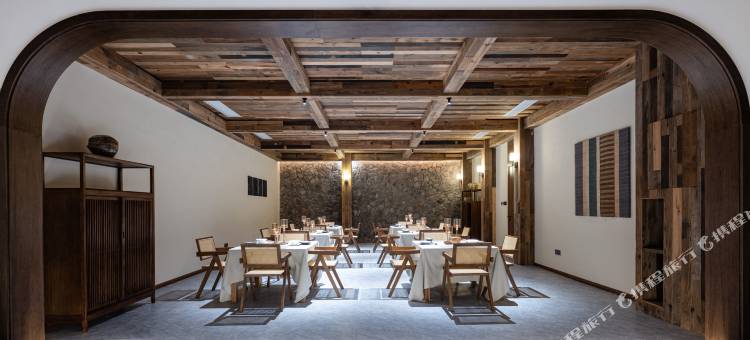 青青溪岸|360°无边泳池·一线江景度假美宿图片