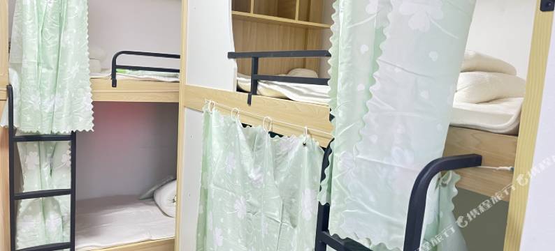 重庆柒月青年旅舍(观音桥步行街店)图片