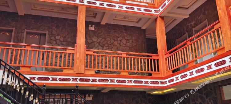 雪山云顶藏式民宿图片