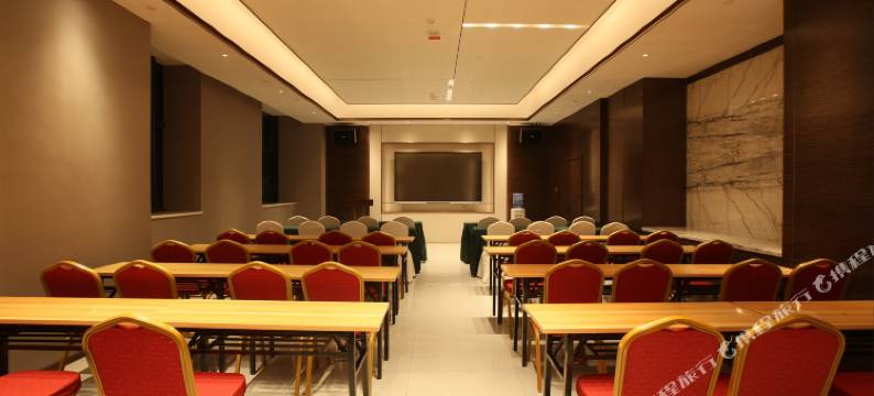 华锦国际酒店(喀什深喀大道审批局店)图片