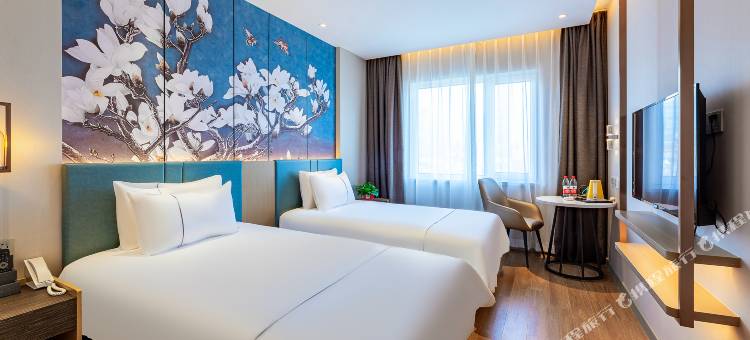 白玉兰酒店(平泉府前花园店)图片