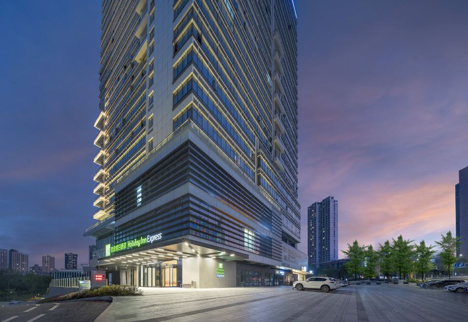 重庆彩云湖智选假日酒店外景图