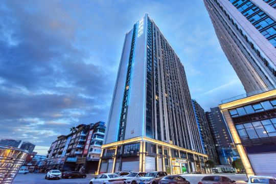 丽枫酒店(成都欢乐谷金府地铁站店)预订价格,联系电话位置地址【携程