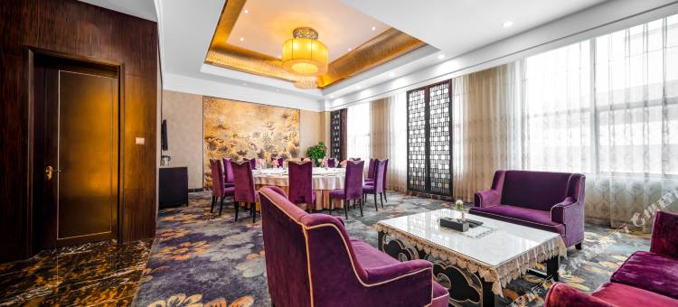 许昌三鼎华悦大酒店(胖东来天使城时代广场店)图片