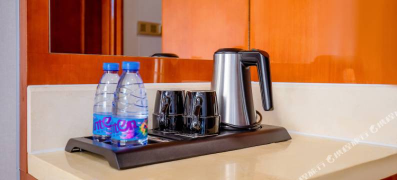 万隆汇洋海景酒店(三亚湾海月广场凤凰岛店)图片