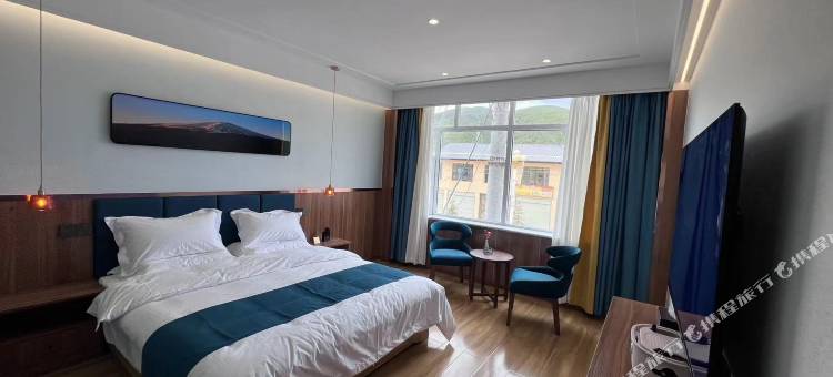 久治察央酒店图片