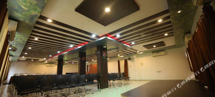 OYO 9751 福伦达凡住宅酒店(Collection O Dandiya Bazar Formerly Vrundavan Residency)图片